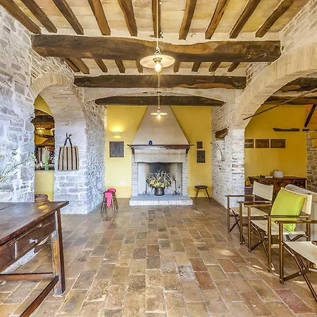 Checello In Holiday home *